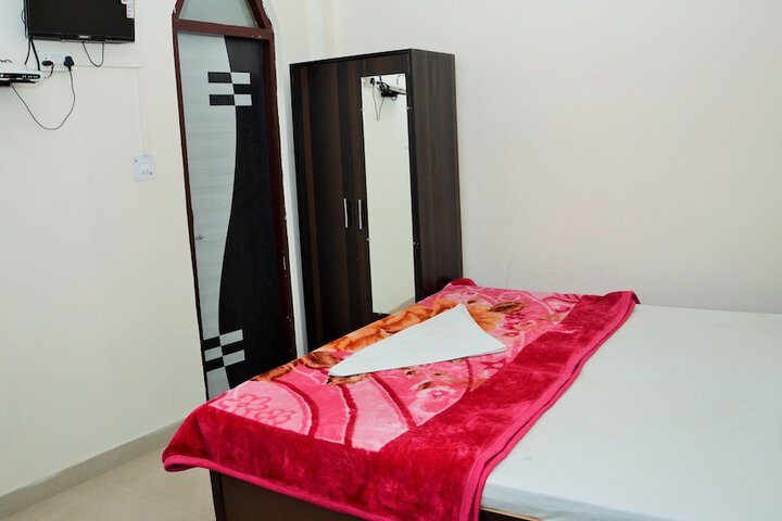 Room 7 of 16