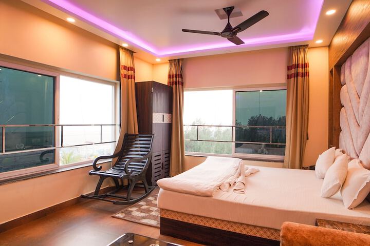 Room 4 of 90