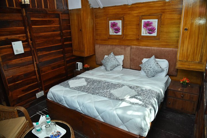 Room 15 of 48
