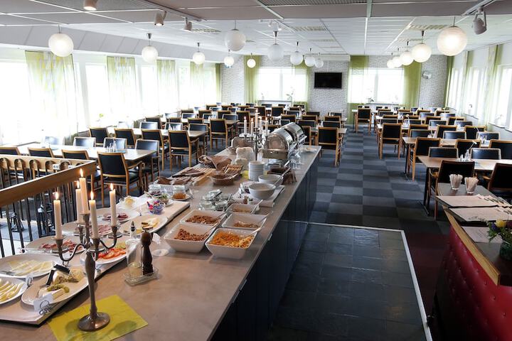 Dining 48 of 67