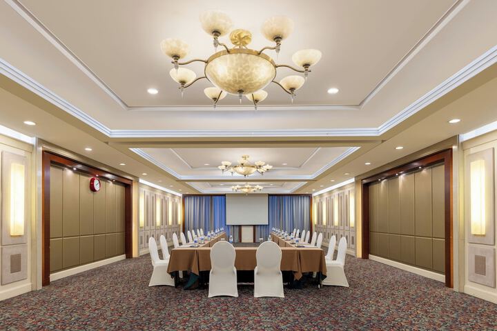 Ballroom/Hall 44 of 57