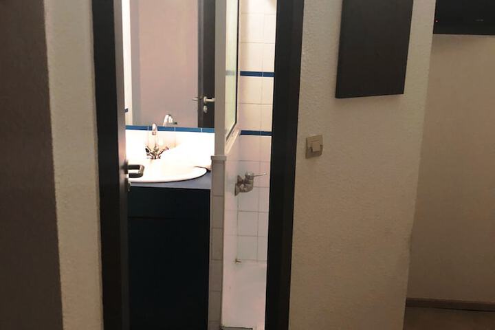 Room 15 of 27
