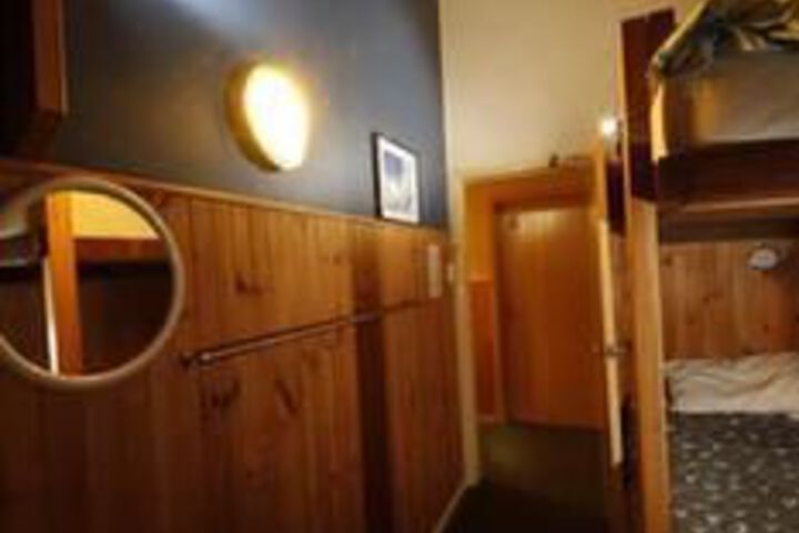 Room 6 of 14
