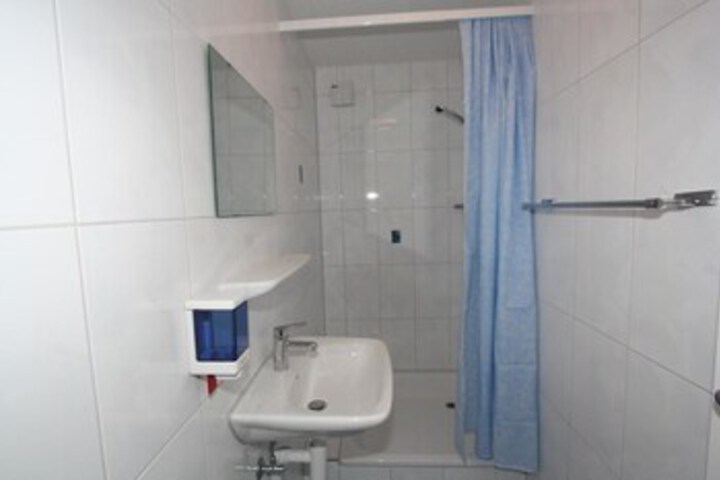 Room 4 of 26