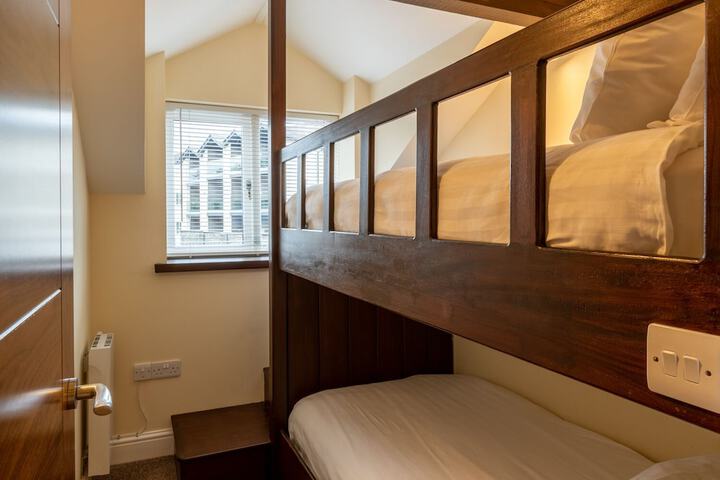 Room 42 of 132