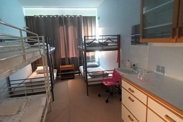 Room 25 of 40