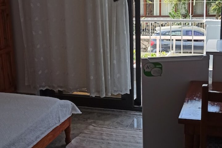Room 6 of 25