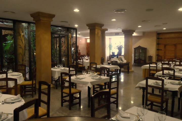 Dining 35 of 71
