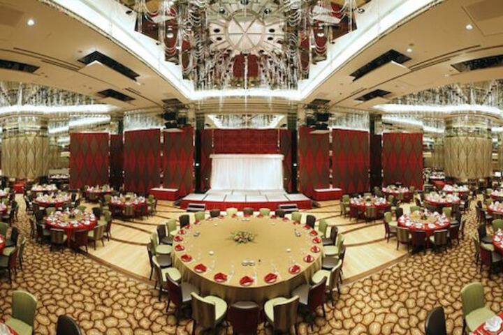 Ballroom/Hall 36 of 42
