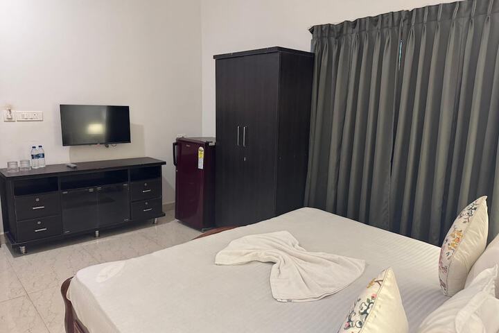 Room 2 of 16