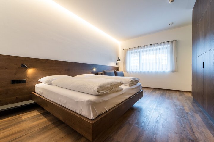 Room 16 of 106