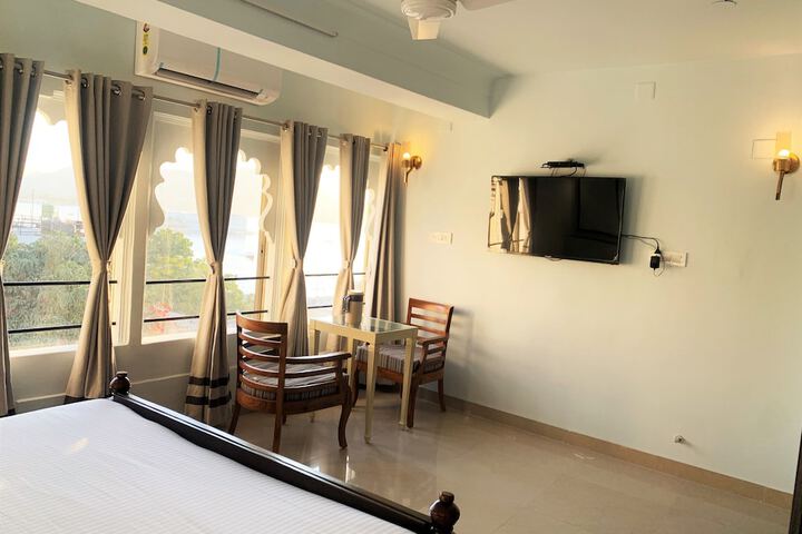 Room 16 of 36