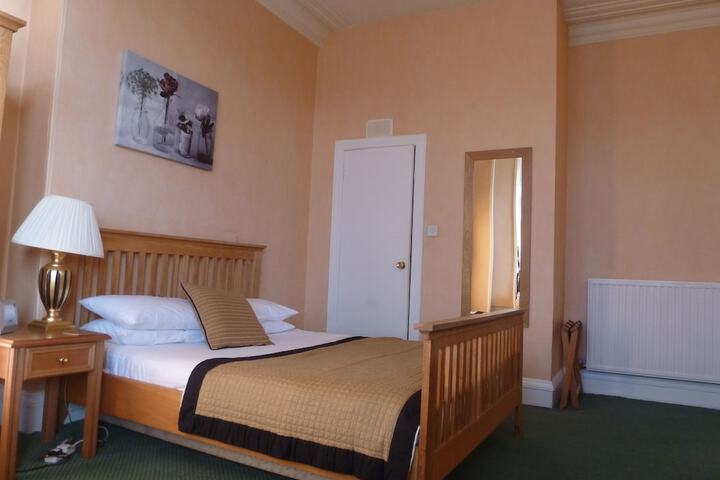 Room 5 of 37