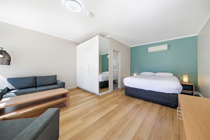 Room 14 of 76