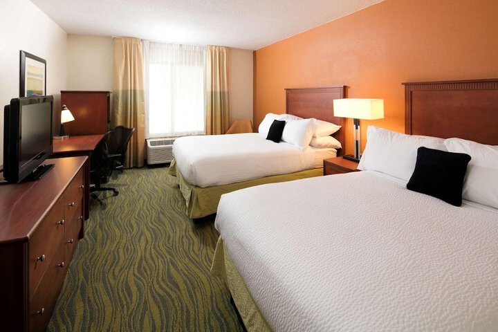 2 Double Beds (12 of 13)
