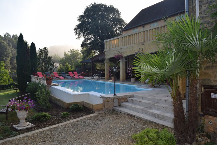 Pool Hotel