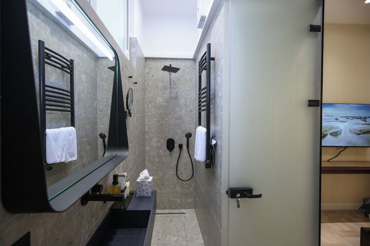 Room 34 of 38