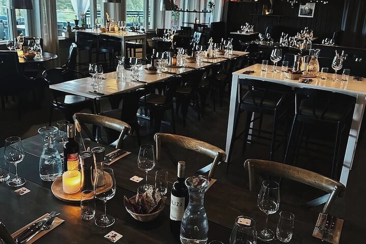 Dining 54 of 63