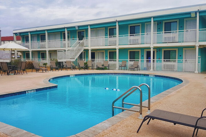 Pool 16 of 20