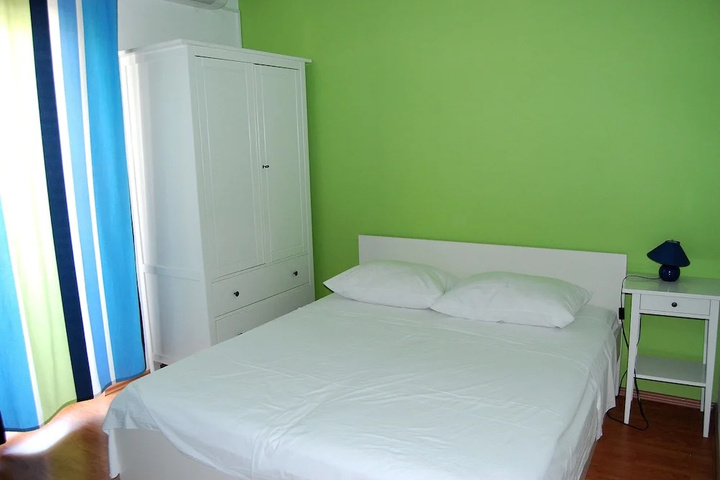 Room 4 of 19