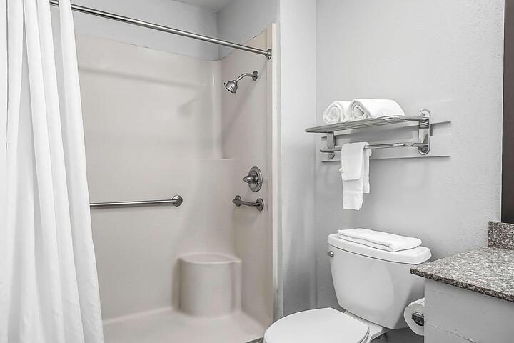 1 King Bed Microwave and Refrigerator WiFi Continental Breakfast (13 of 17)