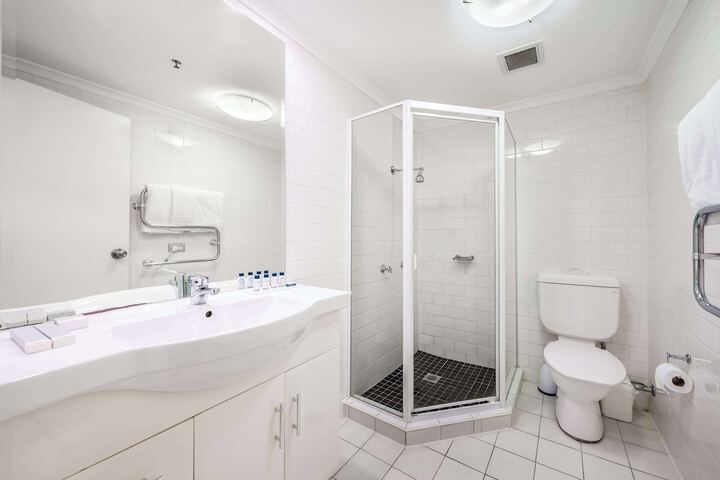 Room 105 of 190