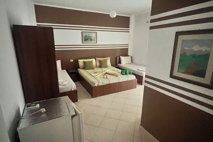 Room 12 of 16