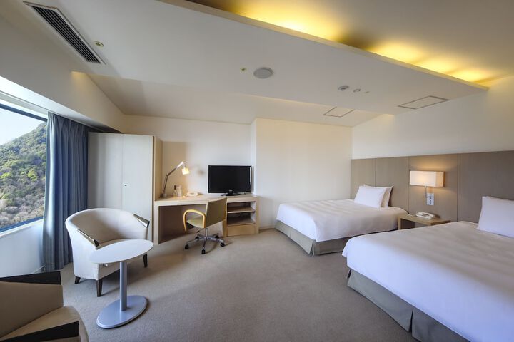 Room 27 of 141