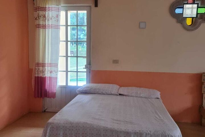 Room 9 of 18