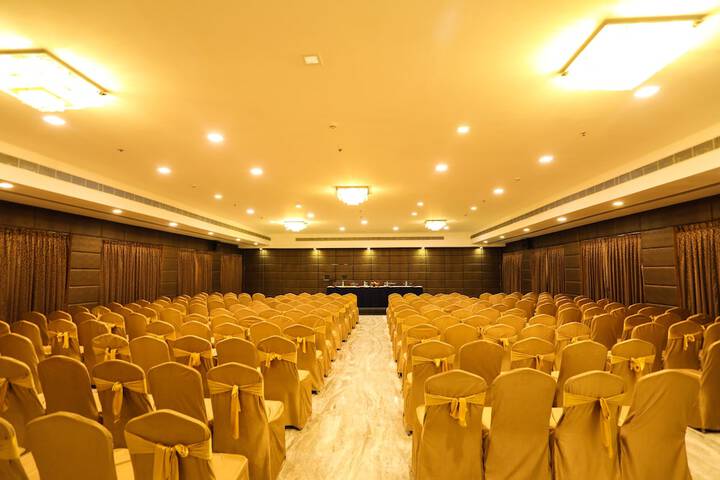 Ballroom/Hall 39 of 51
