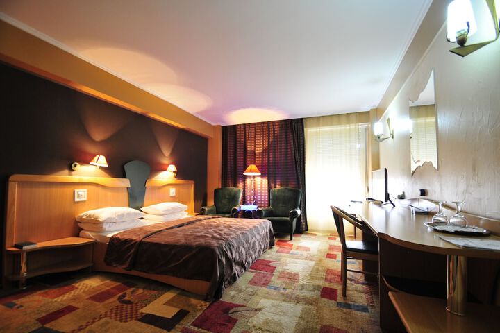 Room 6 of 34