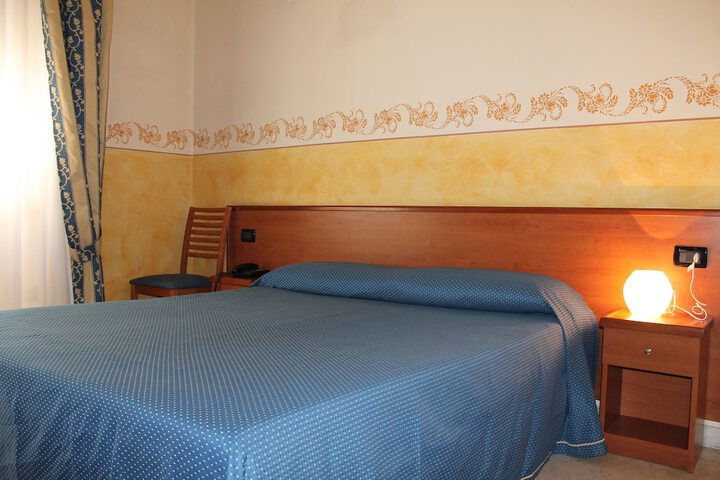 Room 2 of 90