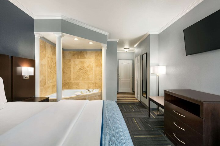 Room 16 of 45