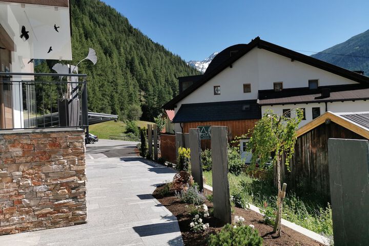 Hotel Exterior 54 of 57