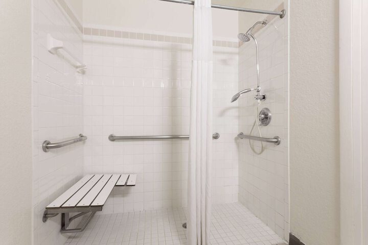 1 King Bed Mobility Hearing Impaired Accessible Room Roll in Shower (4 of 13)