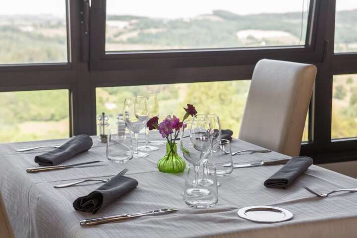 Dining 20 of 32