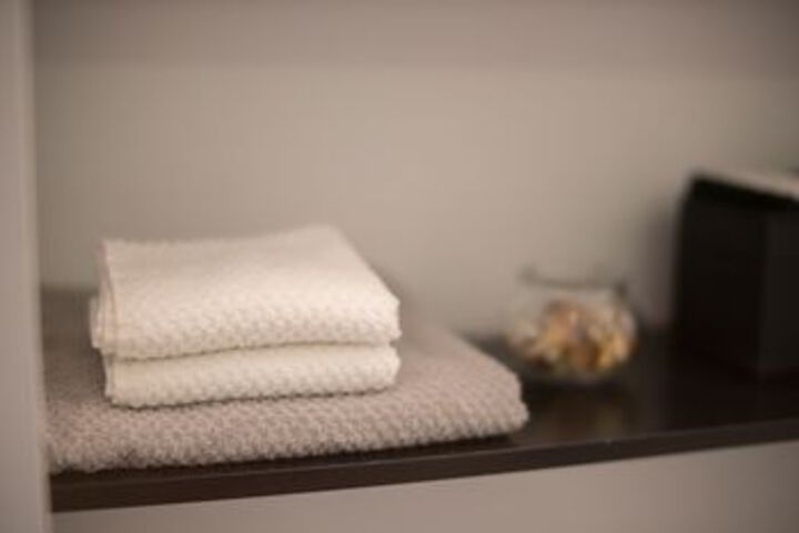 Room 4 of 18