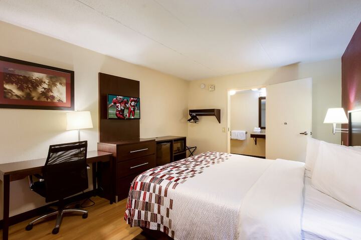 ADA Accessible Deluxe King (18 of 23)