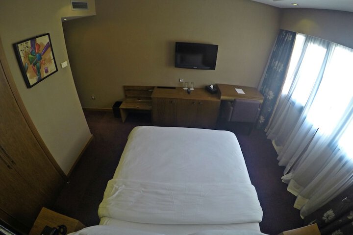 Room 14 of 78