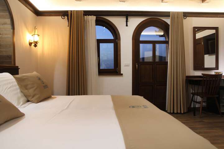 Room 4 of 34