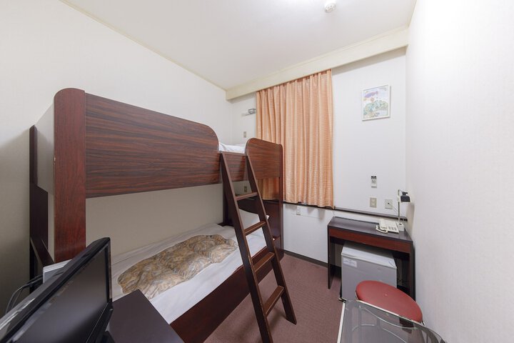 Room 4 of 15