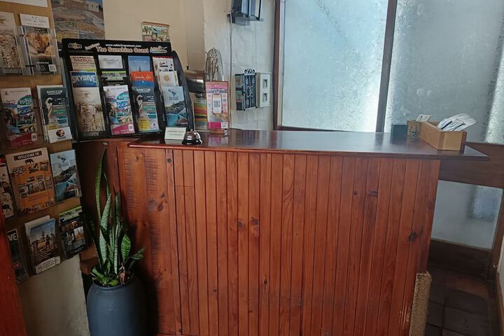Check-in/check-out kiosk