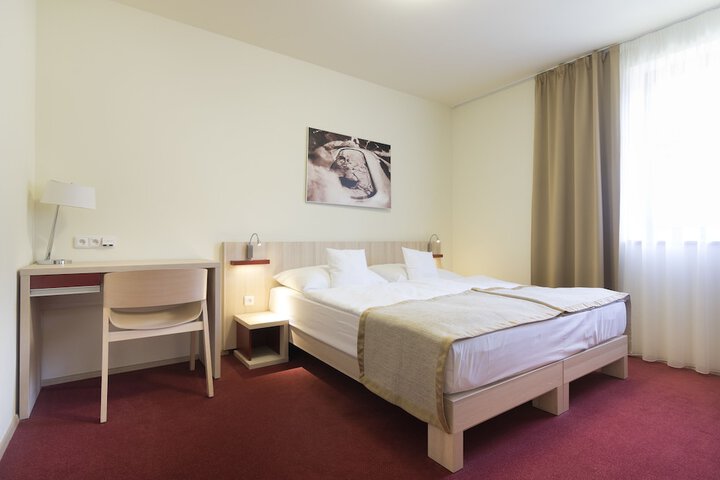 Room 15 of 116