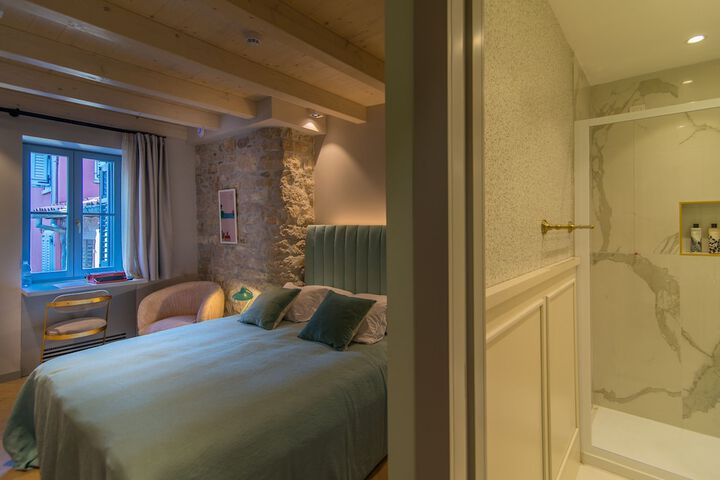 Room 20 of 192