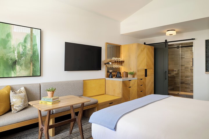 Room 27 of 135