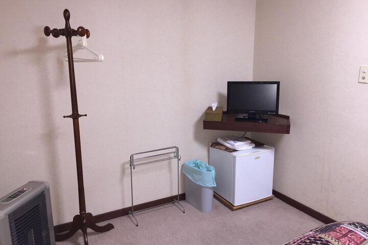 Room 8 of 28
