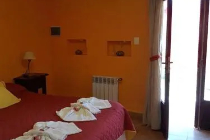 Room 6 of 16