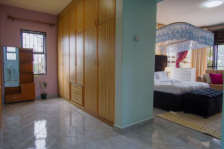 Room 4 of 36
