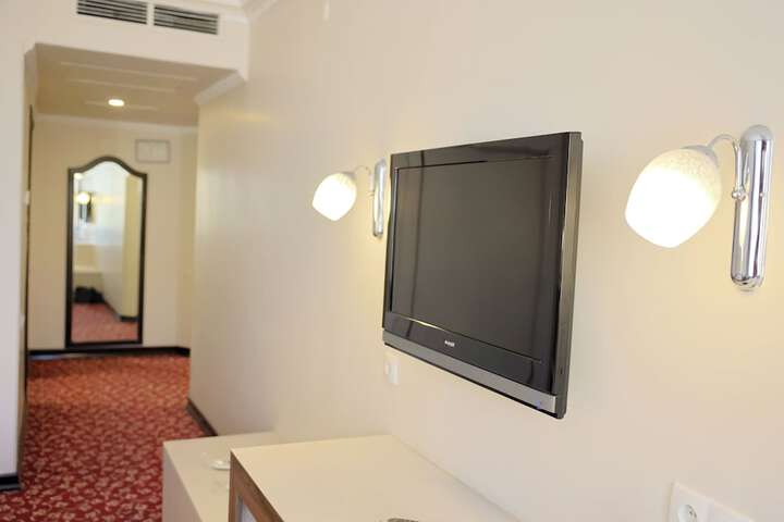 Room 11 of 42