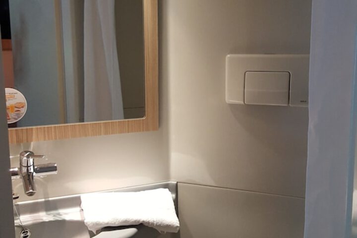 Room 3 of 34